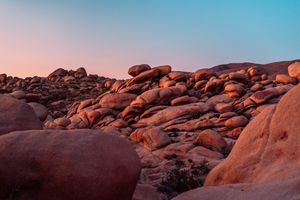 Desert Twilight: A Harmonious Blend of Natural Stones and Earthy Elegance - Söt tapet