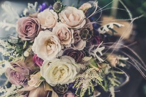 Pastel Dreamscape: A Bouquet of Velvet Petals & Whimsical Blooms - Söt tapet