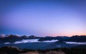 Serene Summit: Majestic Mountains at Twilight - かわいい壁紙