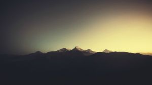 Silhouetted Mountain Range at Dusk - Cute Wallpaper