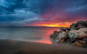Stormy Sunset Serenity - Niedliches Hintergrundbild