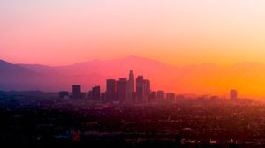 Urban Sunset Splendor: A Dreamy City Skyline at Twilight - Niedliches Hintergrundbild