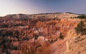 Crimson Canyons at Dusk: Zion's Majestic Red Splendor - Niedliches Hintergrundbild